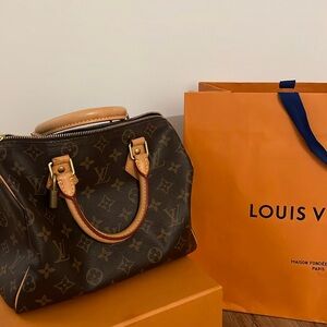 Authentic Louis Vuitton- Speedy 25, monogrammed